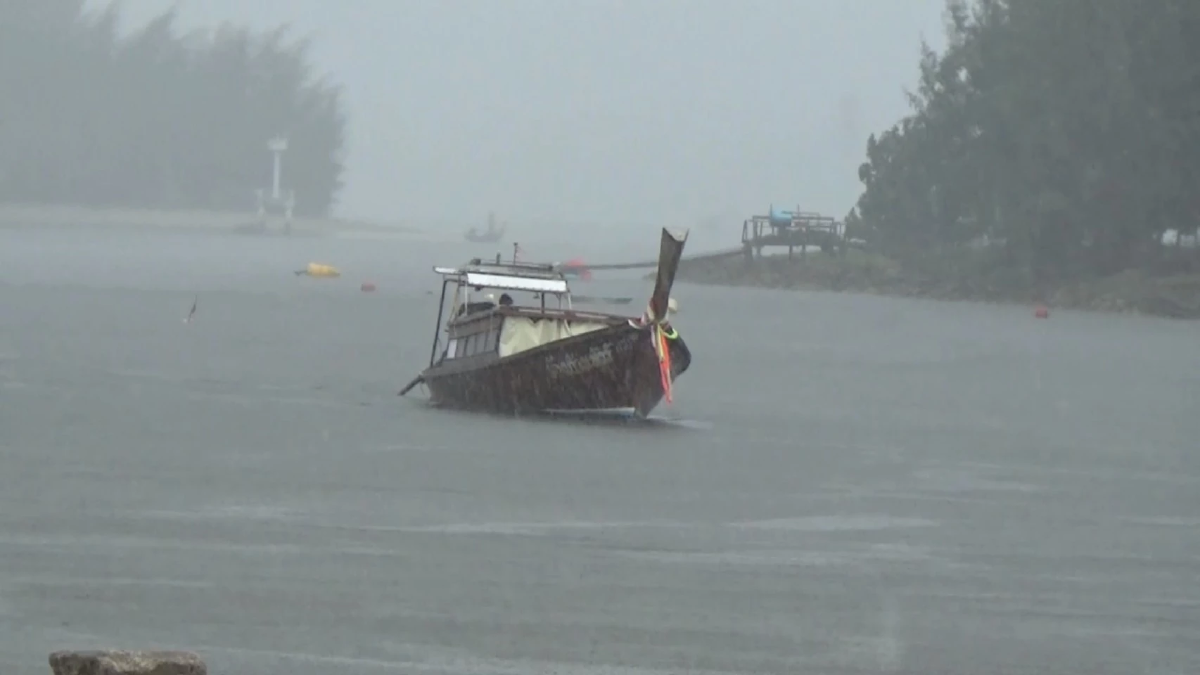 พายุฝนถล่มตรังเรือหางยาวโดยสารสูญหายพร้อมลูกเรือรวม 4 ราย